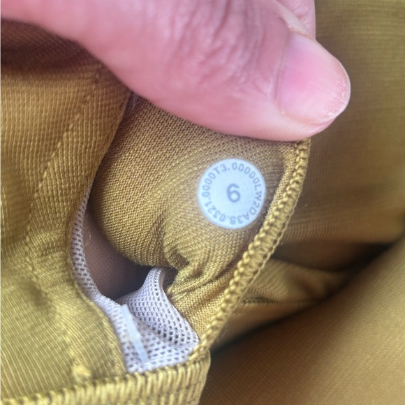 Lululemon Nulu Cross-Front Yoga Bra *Light Support, B/C Cups
Auric Gold Size 6 - Picture 7 of 7